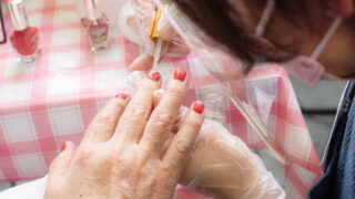 介護施設・デイサービスでネイルケアが注目される理由とは？