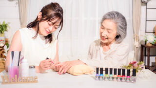 ”また行きたい”をつくる力。稼働率も笑顔も広がる！デイサービスの美容レクリエーション