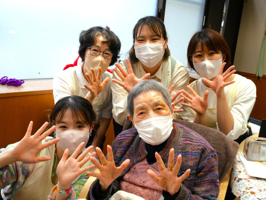 敬老の日のギフトは“介護美容を贈ろう”｜その利用方法とは？