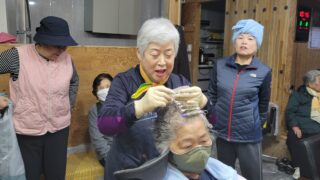 「ご飯を出す美容室」―37年間、高齢者に昼食を出し続ける70歳美容師